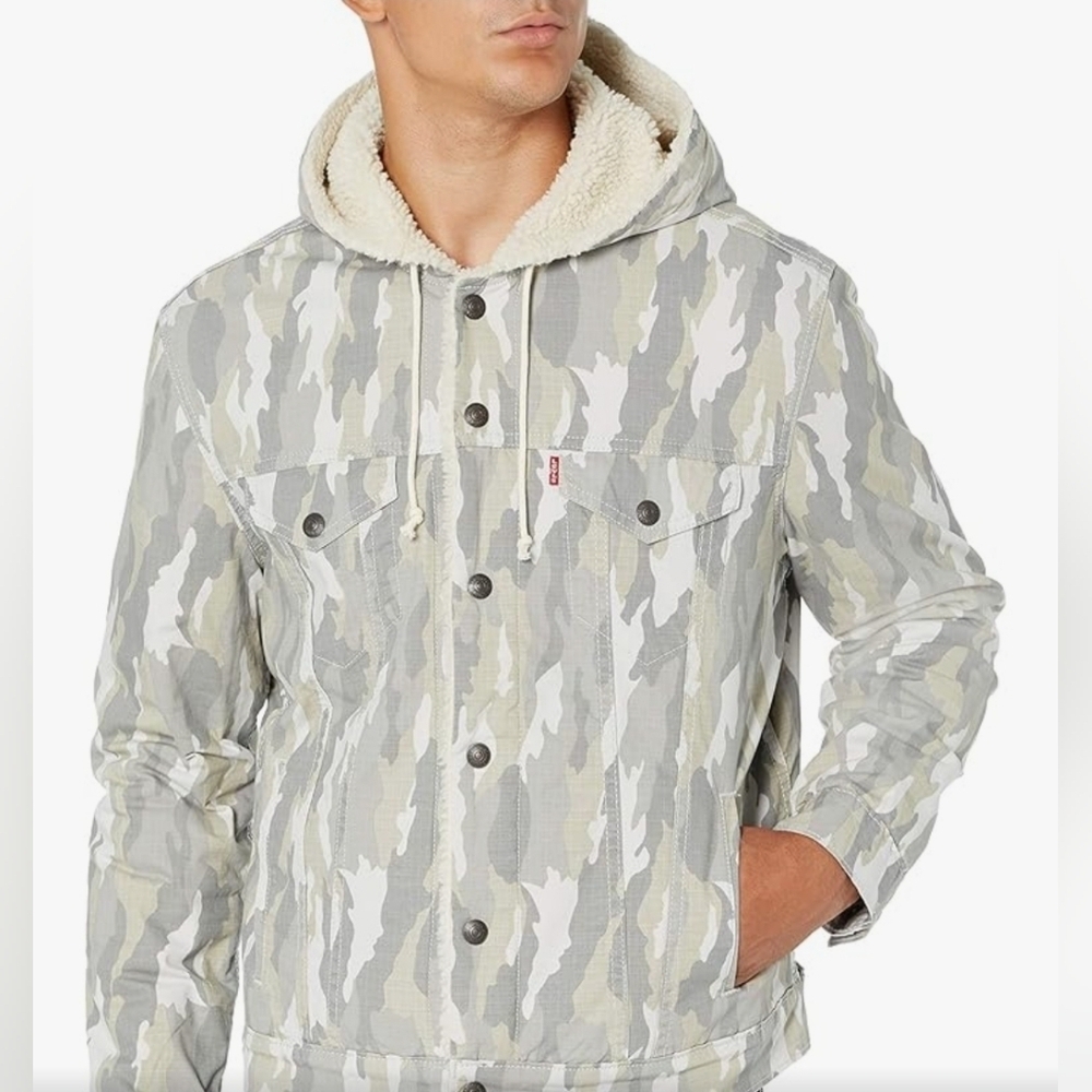 Levi's Men's Flourite Limestone Hooded Camo Trucker Jacket Sherpa Lined Large